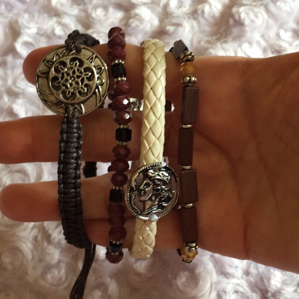 Women’s Bracelet set of 4.
